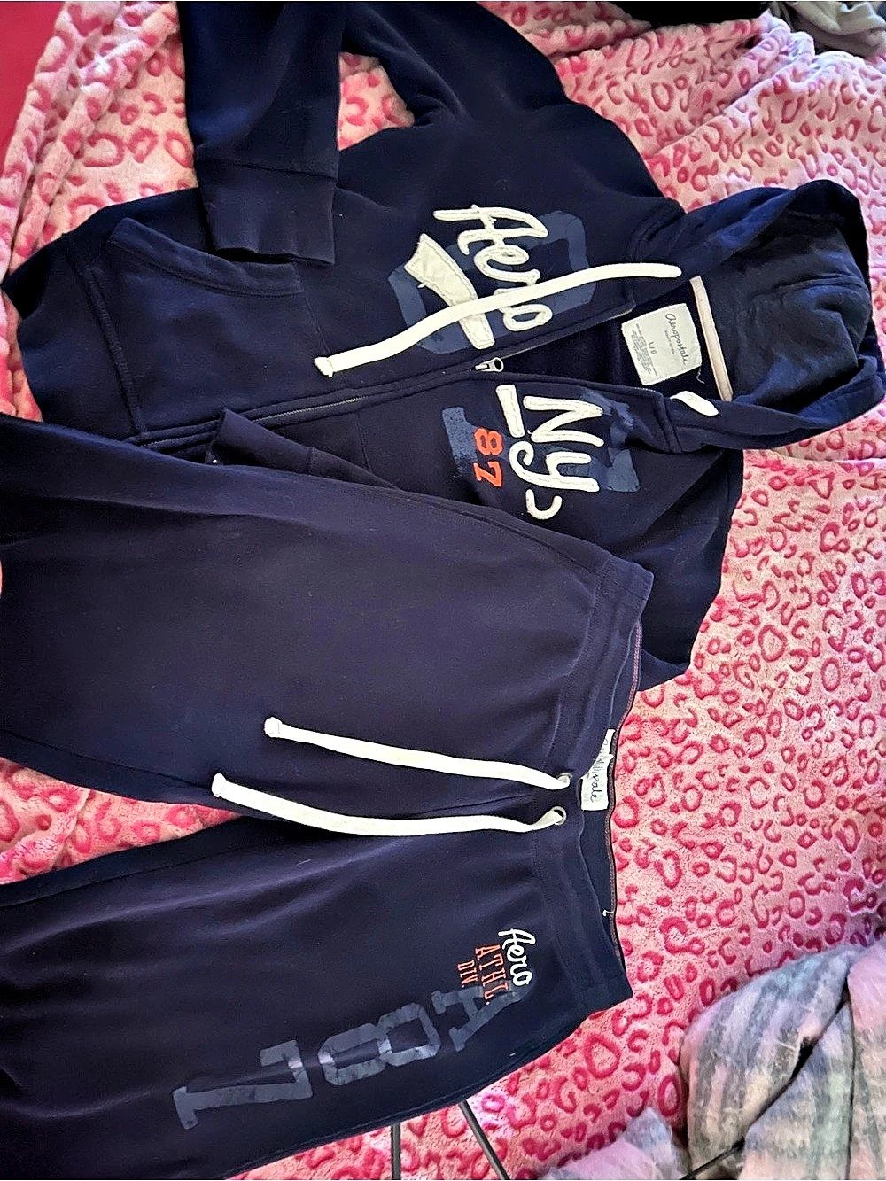 Aeropostale Aero NY 87 Full-Zip Hoodie and Sweatpants Matching Set Graphic